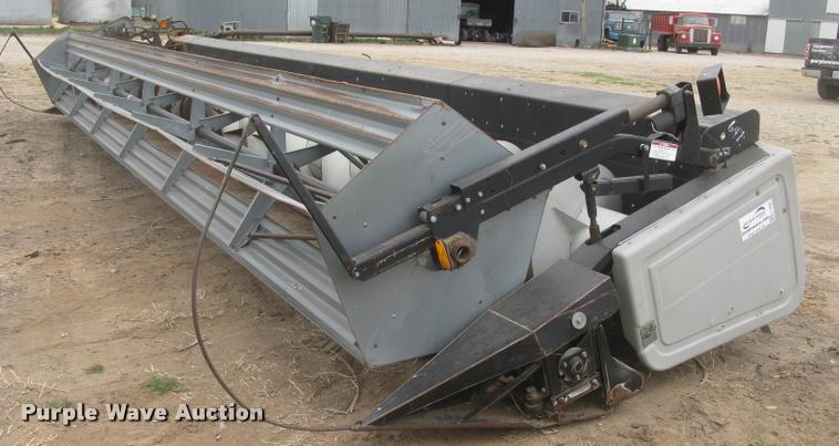 image for item L3990 2001 Gleaner 700 series rigid head