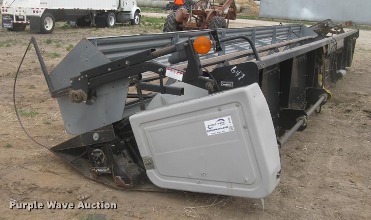 image for item L3990 2001 Gleaner 700 series rigid head