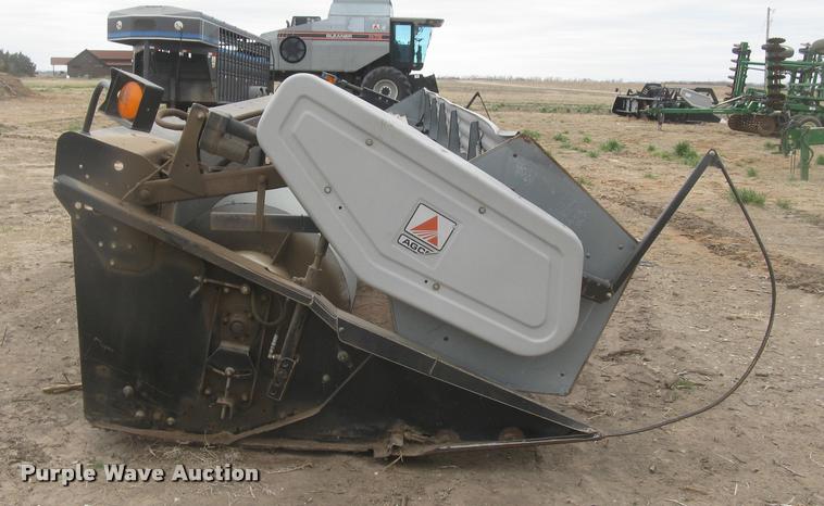 image for item L3990 2001 Gleaner 700 series rigid head