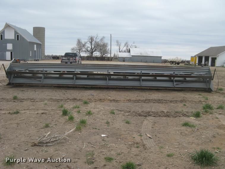 image for item L3990 2001 Gleaner 700 series rigid head