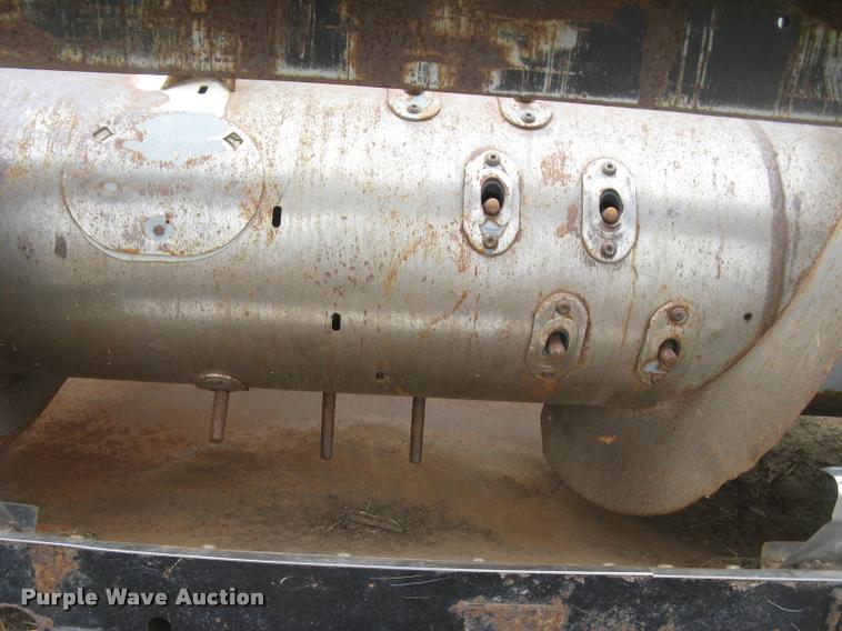 image for item L3990 2001 Gleaner 700 series rigid head