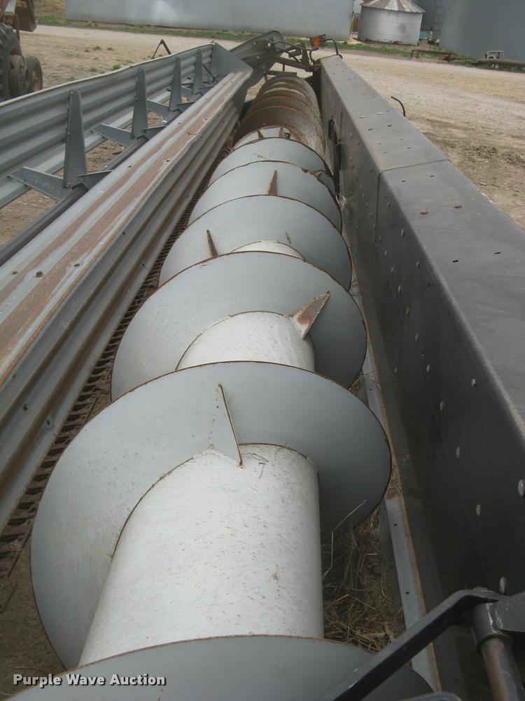 image for item L3990 2001 Gleaner 700 series rigid head