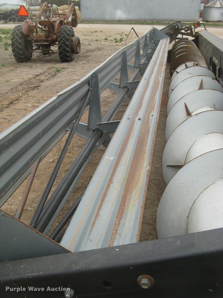 image for item L3990 2001 Gleaner 700 series rigid head