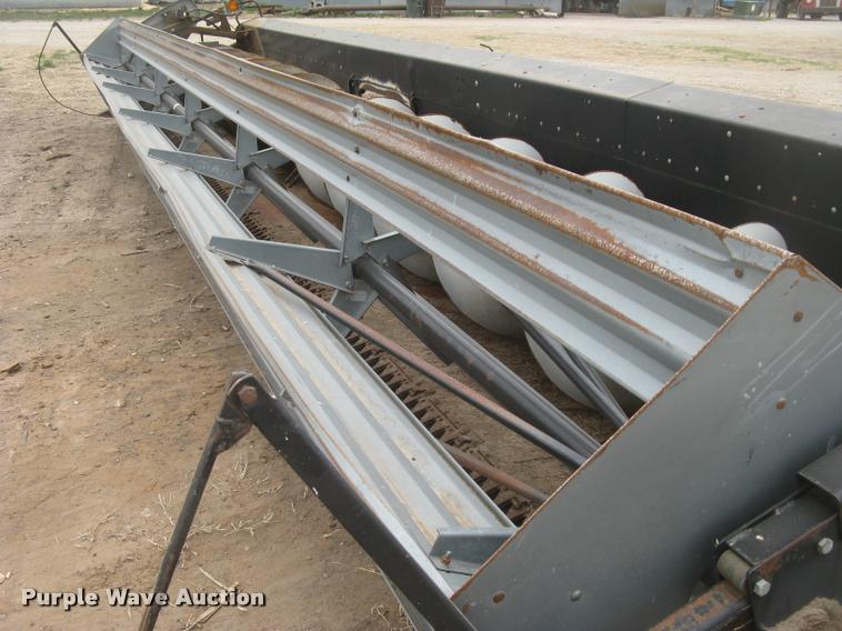 image for item L3990 2001 Gleaner 700 series rigid head