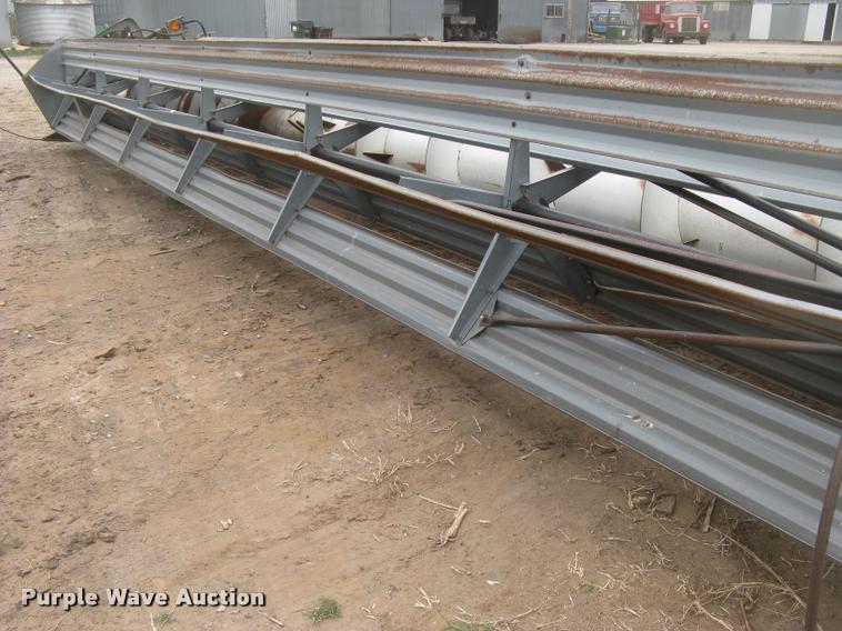 image for item L3990 2001 Gleaner 700 series rigid head