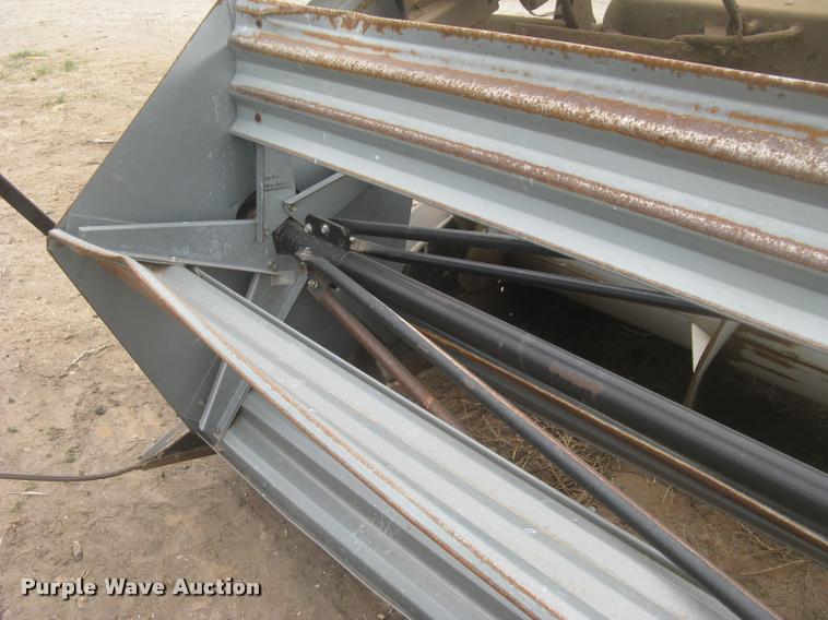 image for item L3990 2001 Gleaner 700 series rigid head