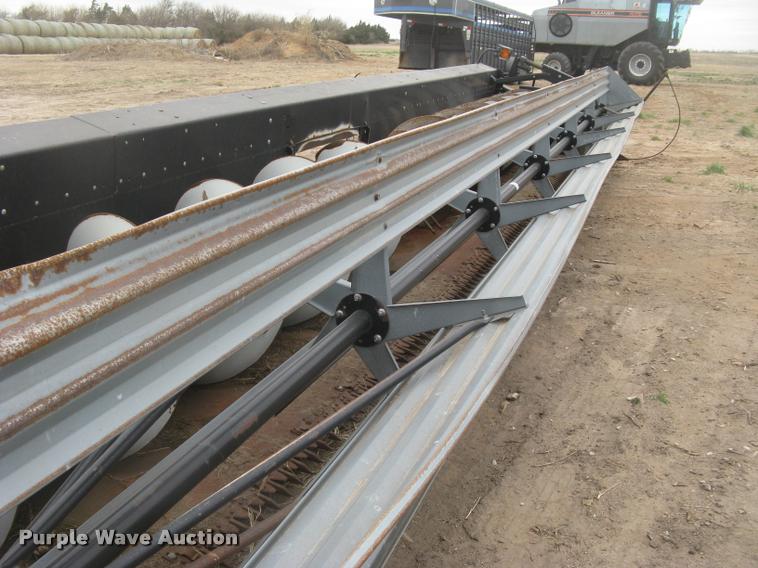 image for item L3990 2001 Gleaner 700 series rigid head