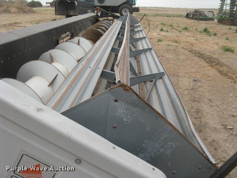 image for item L3990 2001 Gleaner 700 series rigid head