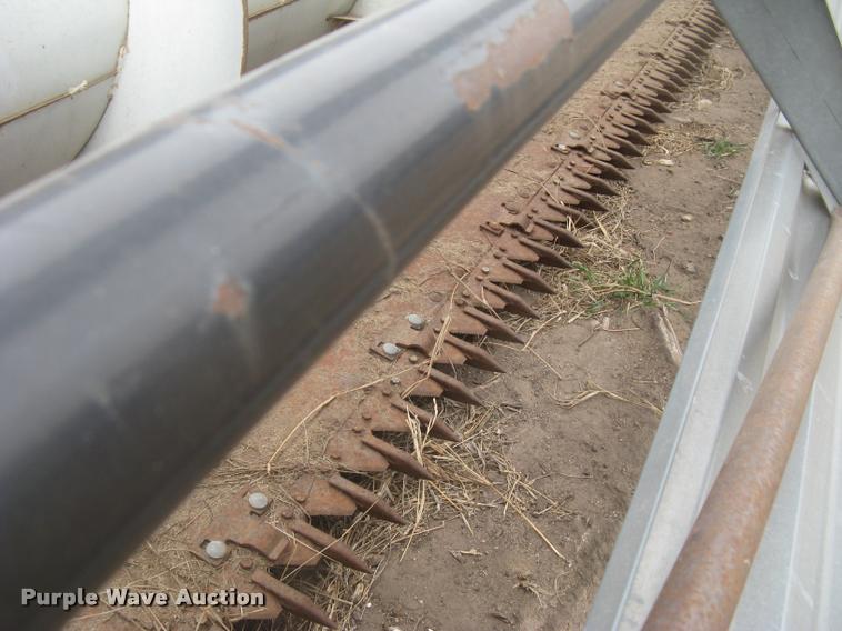 image for item L3990 2001 Gleaner 700 series rigid head