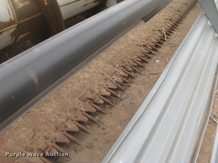 image for item L3990 2001 Gleaner 700 series rigid head