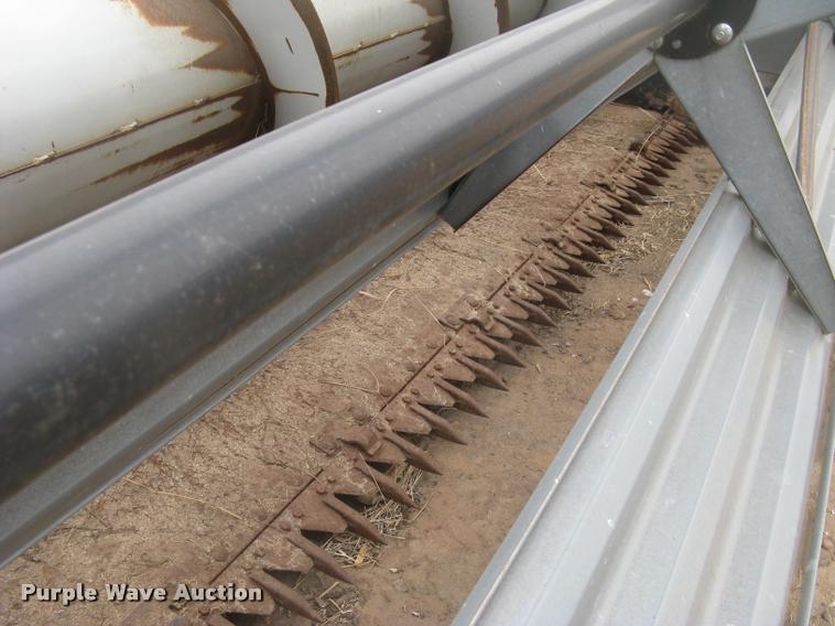 image for item L3990 2001 Gleaner 700 series rigid head