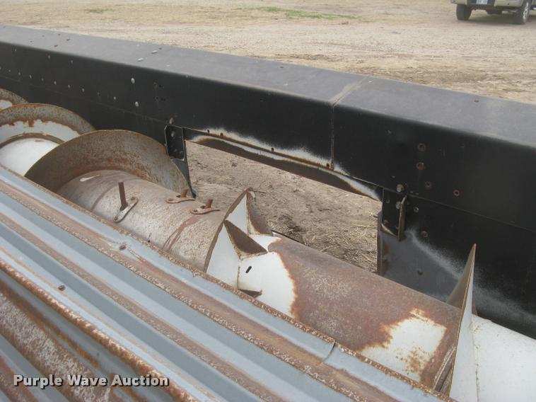 image for item L3990 2001 Gleaner 700 series rigid head