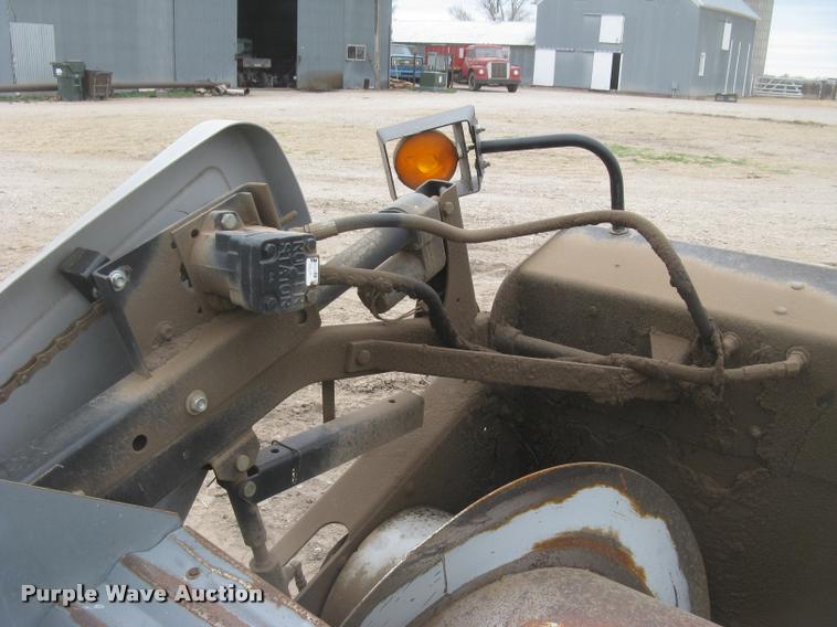image for item L3990 2001 Gleaner 700 series rigid head