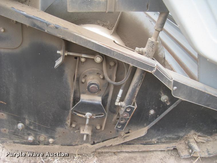 image for item L3990 2001 Gleaner 700 series rigid head