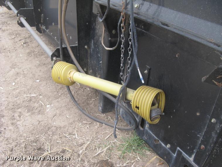 image for item L3990 2001 Gleaner 700 series rigid head