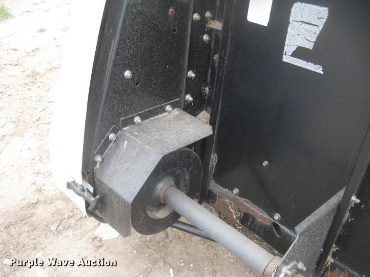 image for item L3990 2001 Gleaner 700 series rigid head