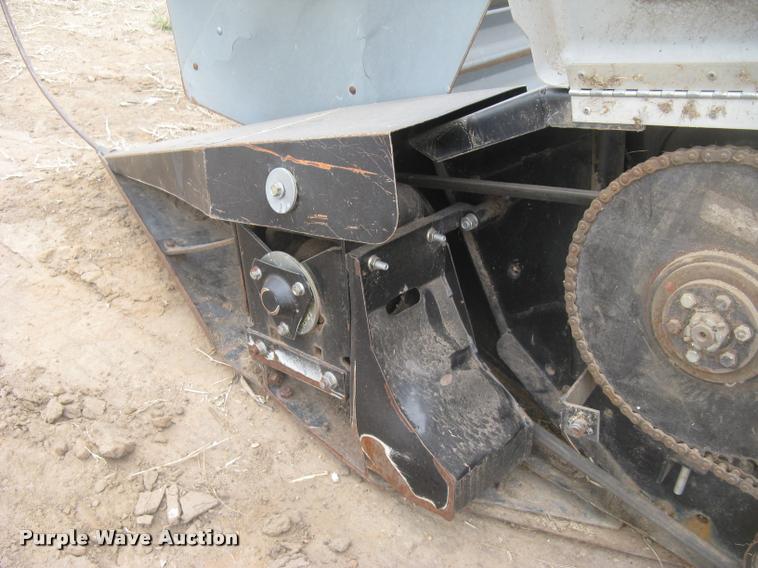 image for item L3990 2001 Gleaner 700 series rigid head