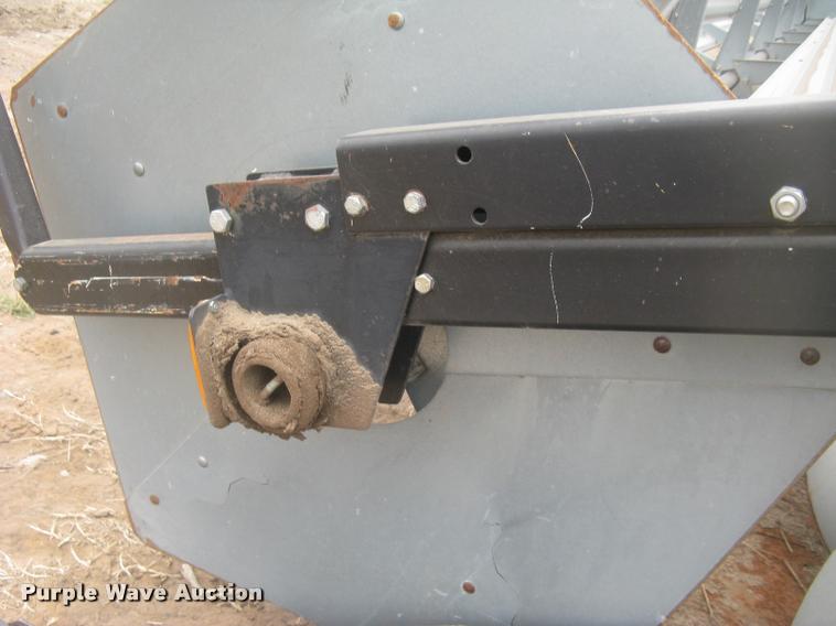 image for item L3990 2001 Gleaner 700 series rigid head