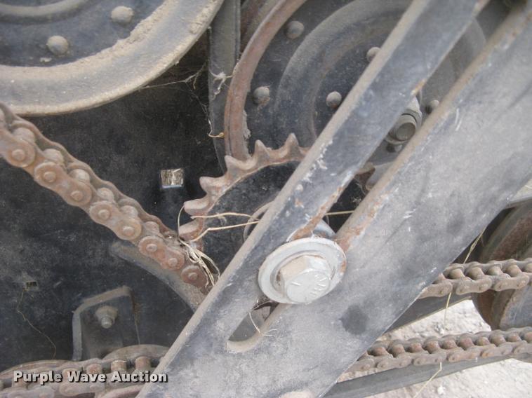 image for item L3990 2001 Gleaner 700 series rigid head