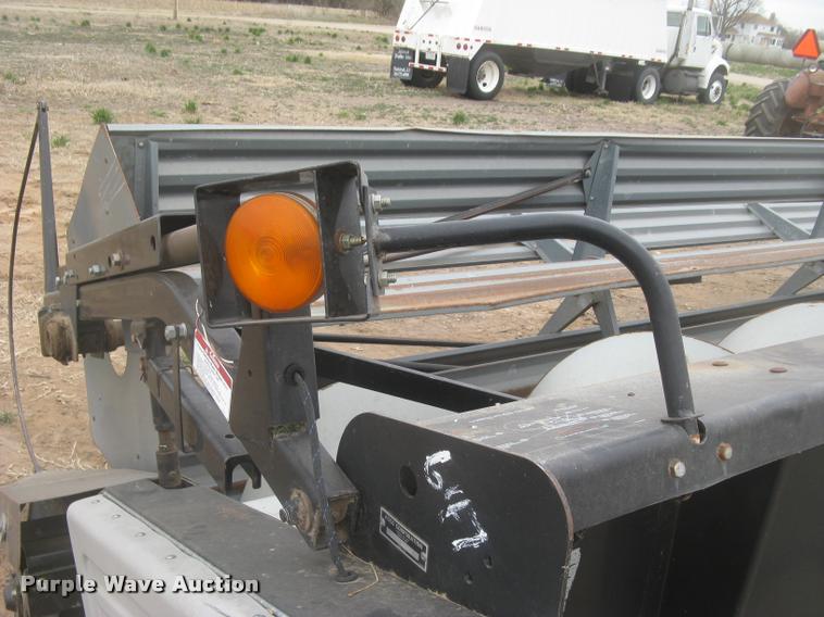 image for item L3990 2001 Gleaner 700 series rigid head