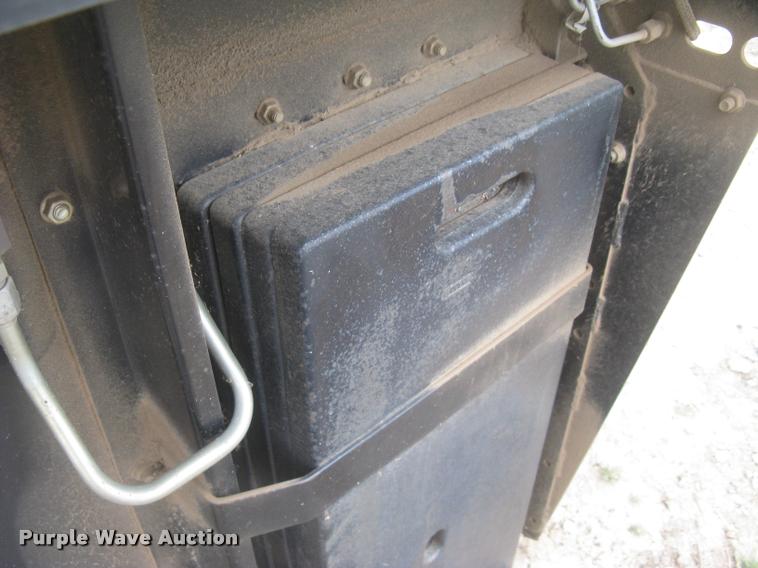 image for item L3990 2001 Gleaner 700 series rigid head