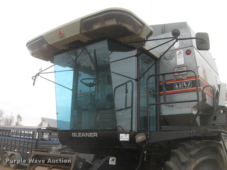 image for item L3993 1995 Gleaner R72 combine
