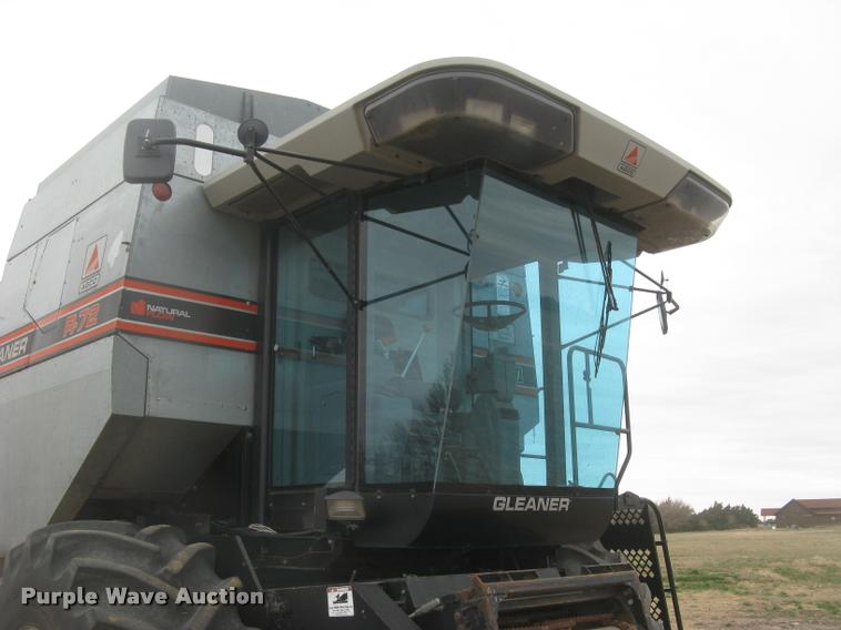 image for item L3993 1995 Gleaner R72 combine