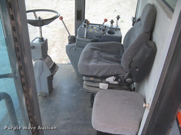 image for item L3993 1995 Gleaner R72 combine