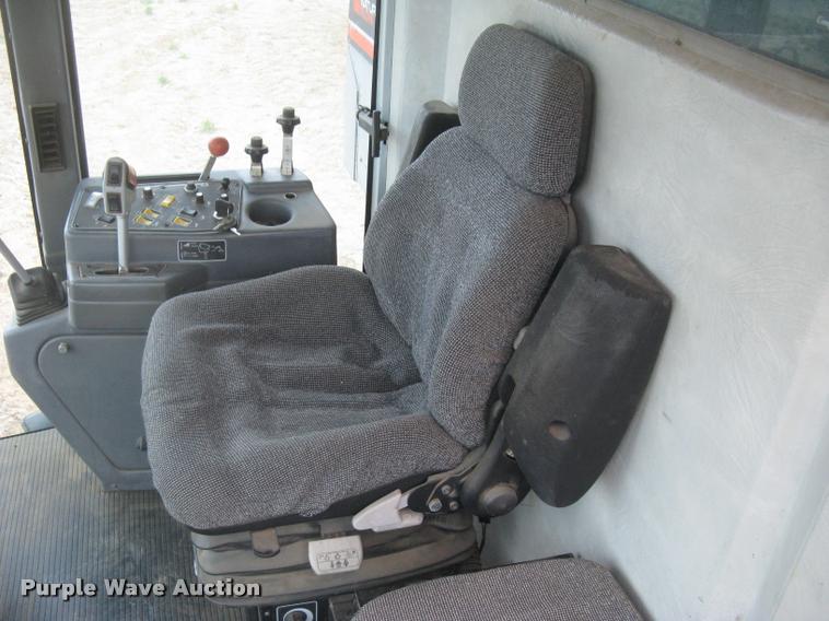 image for item L3993 1995 Gleaner R72 combine