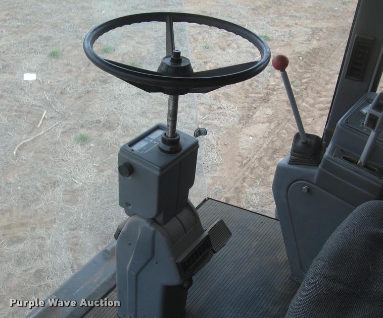 image for item L3993 1995 Gleaner R72 combine