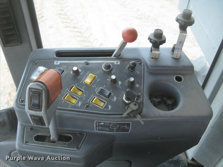 image for item L3993 1995 Gleaner R72 combine