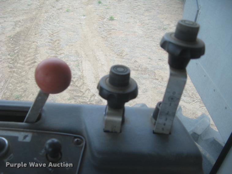 image for item L3993 1995 Gleaner R72 combine