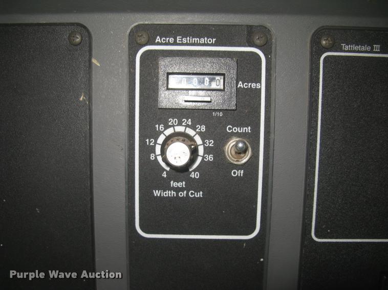 image for item L3993 1995 Gleaner R72 combine