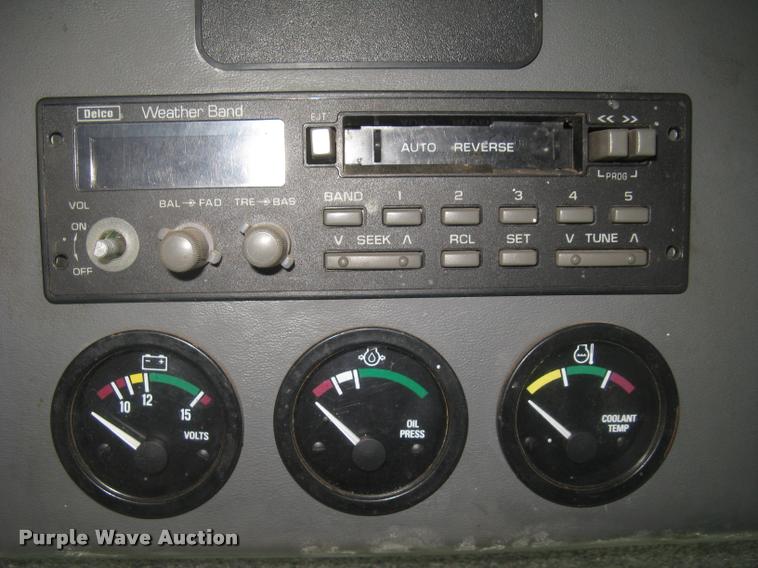 image for item L3993 1995 Gleaner R72 combine