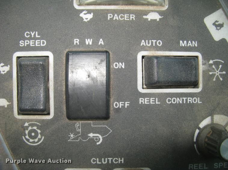 image for item L3993 1995 Gleaner R72 combine