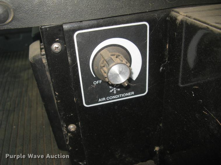 image for item L3993 1995 Gleaner R72 combine