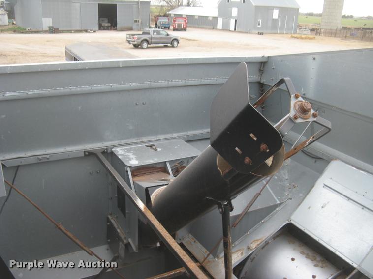 image for item L3993 1995 Gleaner R72 combine