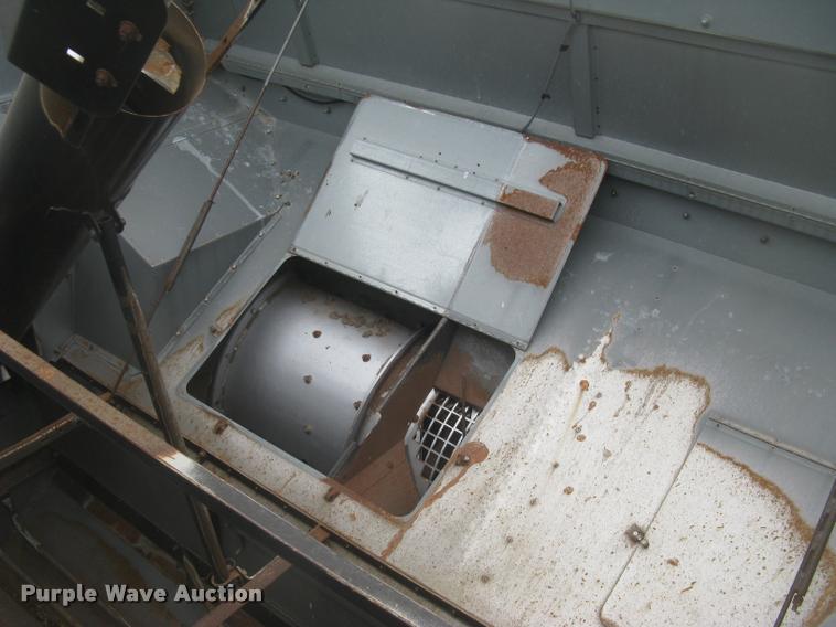 image for item L3993 1995 Gleaner R72 combine