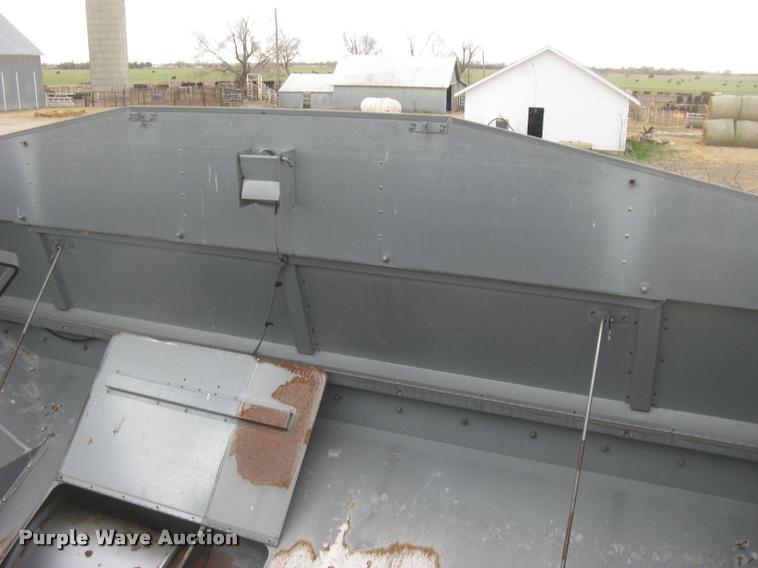 image for item L3993 1995 Gleaner R72 combine