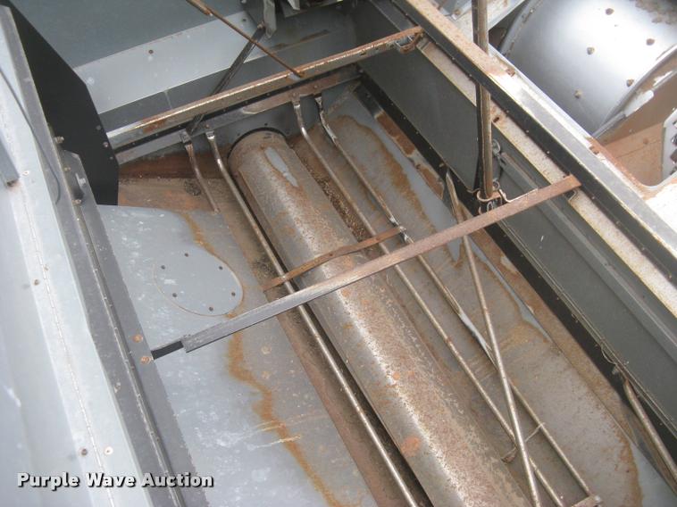 image for item L3993 1995 Gleaner R72 combine