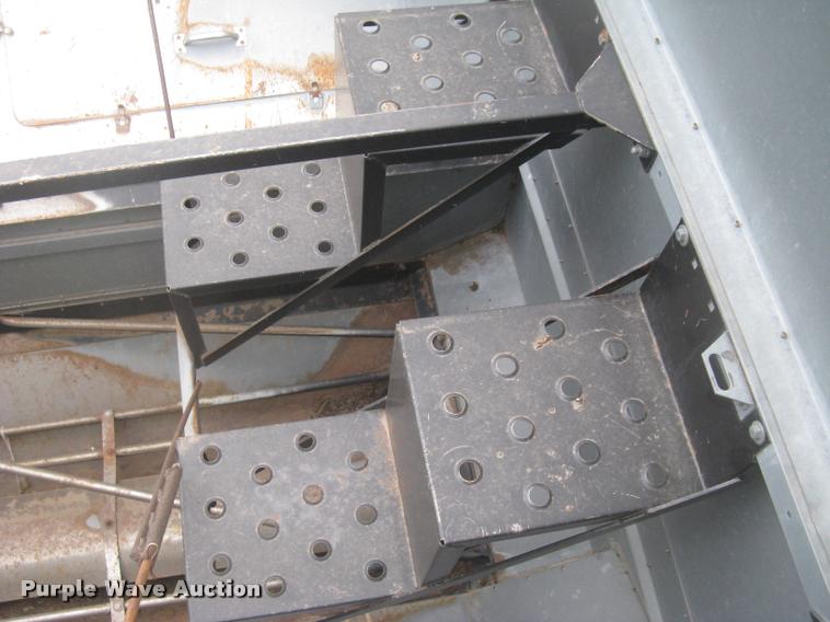 image for item L3993 1995 Gleaner R72 combine