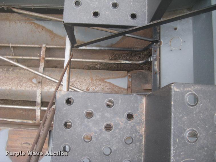 image for item L3993 1995 Gleaner R72 combine