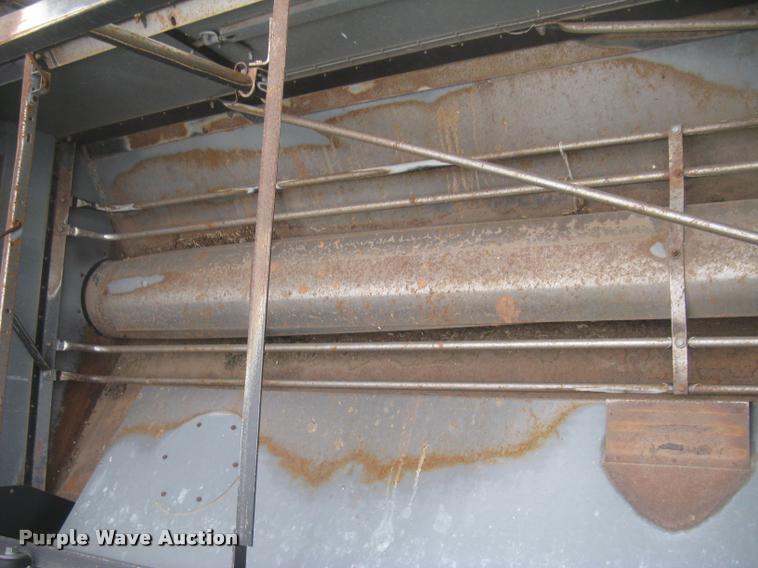 image for item L3993 1995 Gleaner R72 combine