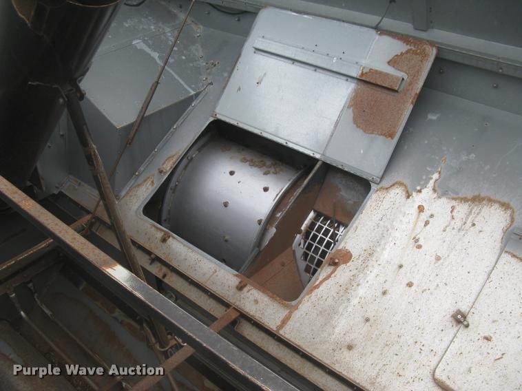 image for item L3993 1995 Gleaner R72 combine