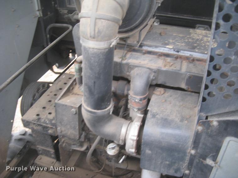 image for item L3993 1995 Gleaner R72 combine