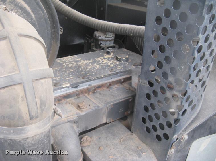 image for item L3993 1995 Gleaner R72 combine