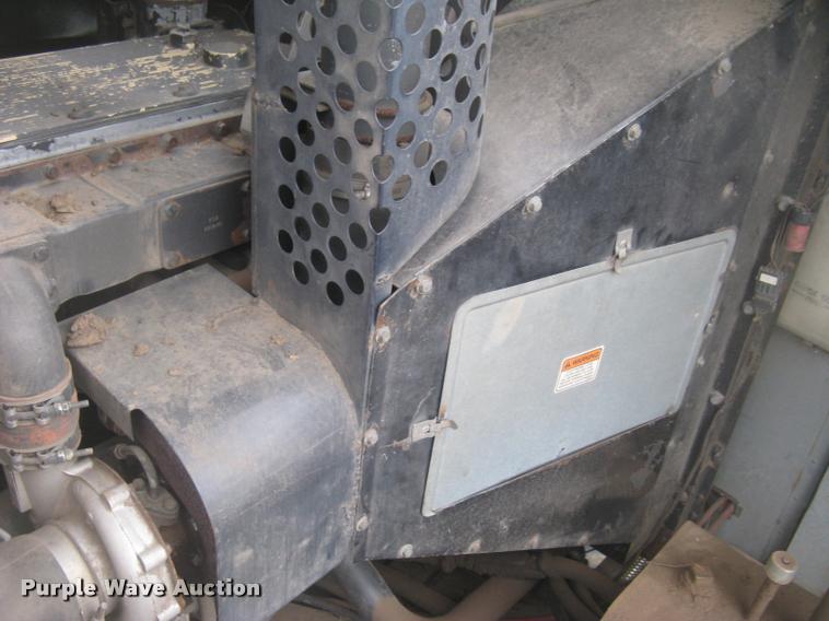 image for item L3993 1995 Gleaner R72 combine