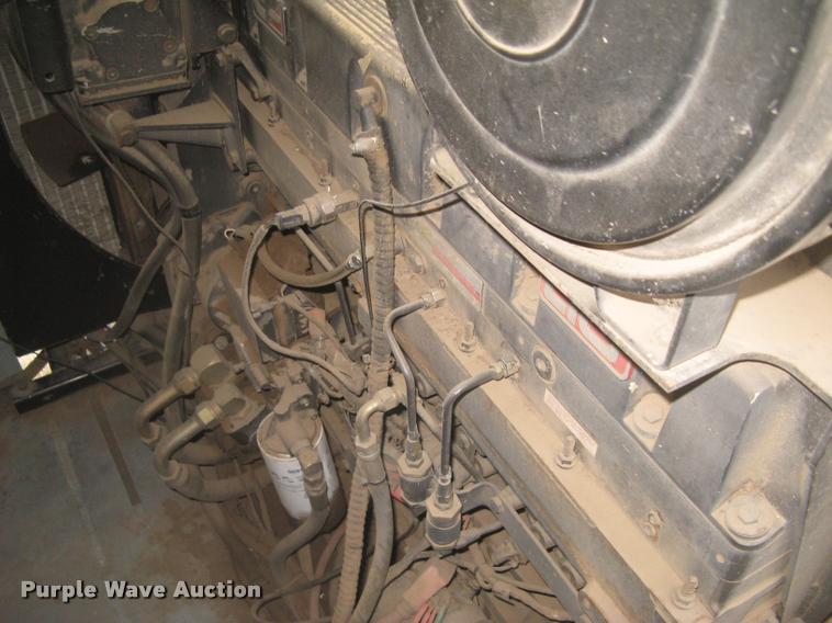 image for item L3993 1995 Gleaner R72 combine