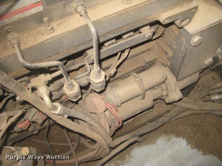 image for item L3993 1995 Gleaner R72 combine