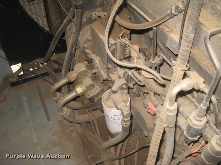 image for item L3993 1995 Gleaner R72 combine